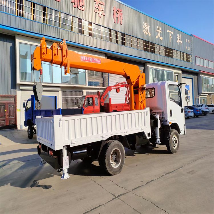 太谷县三轮随车吊定制 农用改装机自备吊中瑞长期出售